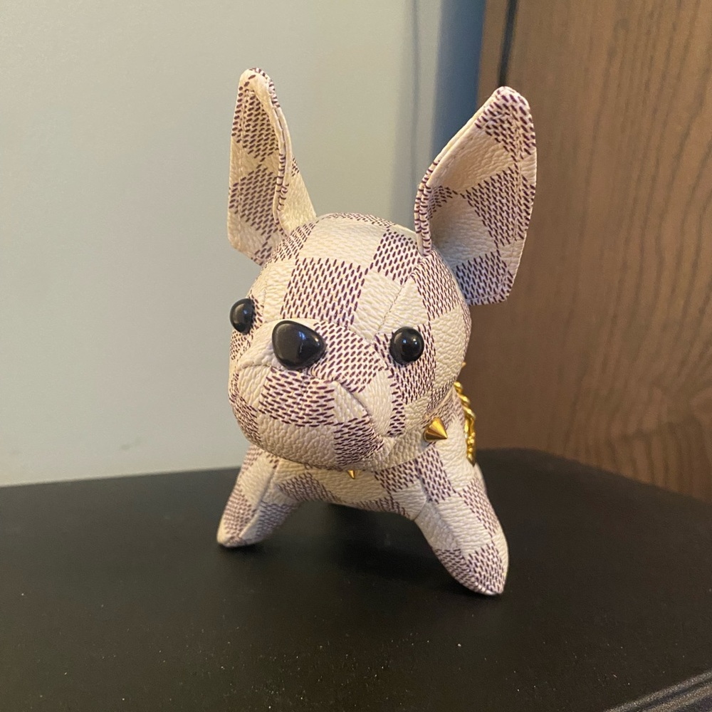 Dog key chain.
